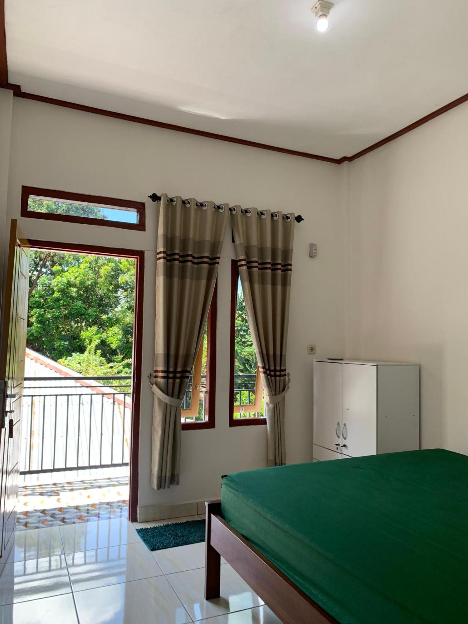 Bertus Guesthouse Labuan Bajo Eksteriør bilde